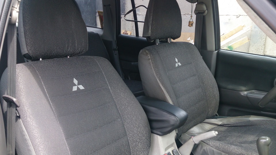 Чехлы сидений Mitsubishi в Уссурийске